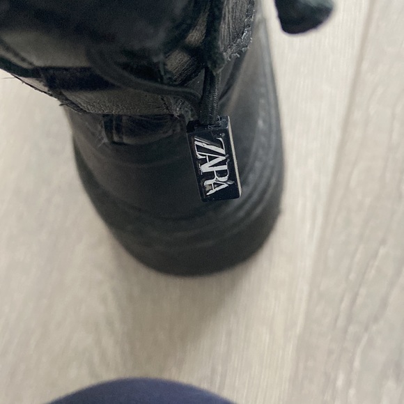 Black Zara chunky boots. - Picture 4 of 6
